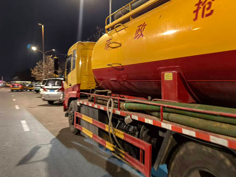 吸污车抽污水 (8)